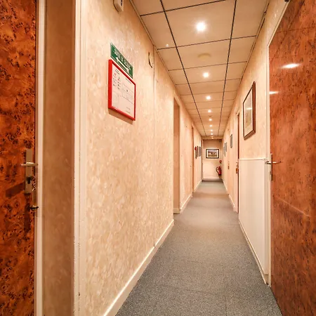 Montdidier Hotel ホテル